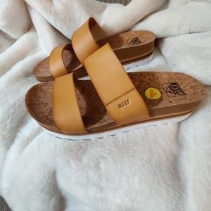 NWOT Women's Reef Sandals Size 8